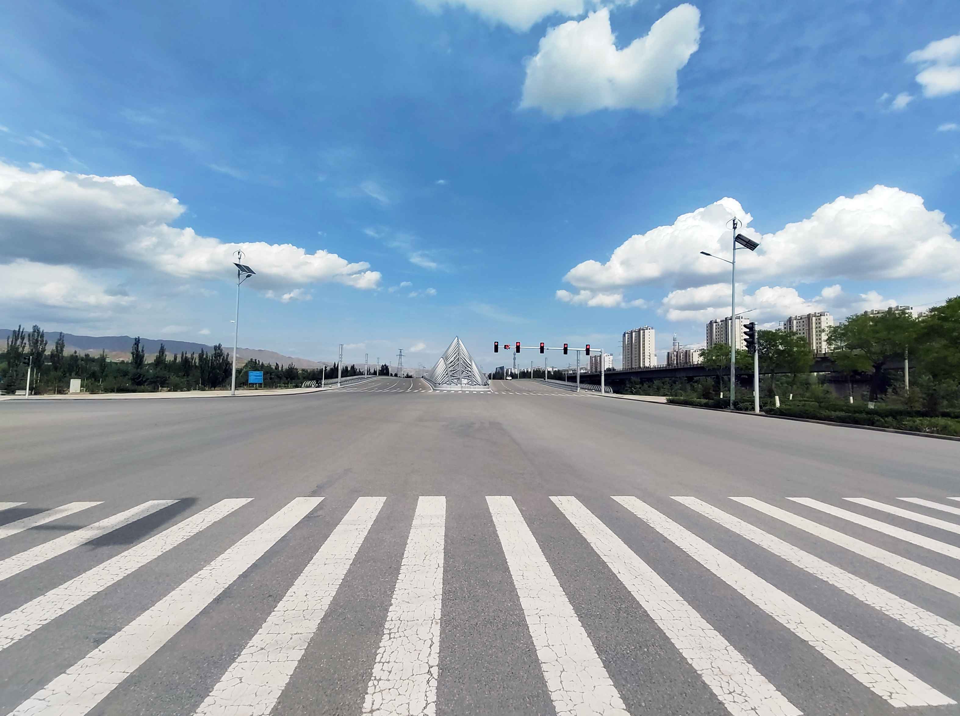 代表項目海東市平安新城核心區市政基礎設施工程-空港大道